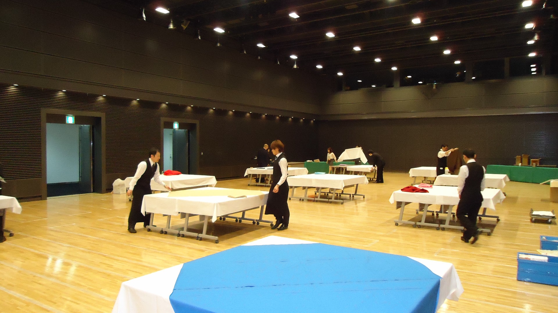 55JOB出張ケータリングパーティースタッフワーク写真